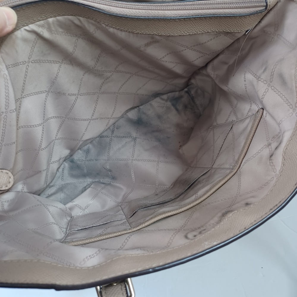 Michael Kors Voyager East West Tote Bag Taupe Saffiano Leather Gold Hardware - Picture 11 of 16